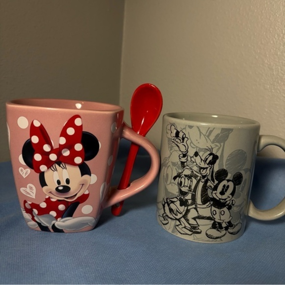 Disney Minnie Mouse Pink and Red Mug Set